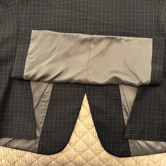 Hart Schaffner and Marx Blue Checked Men’s Sports Coat In Wool. Men’s Size 44R. - Picture 4 of 6